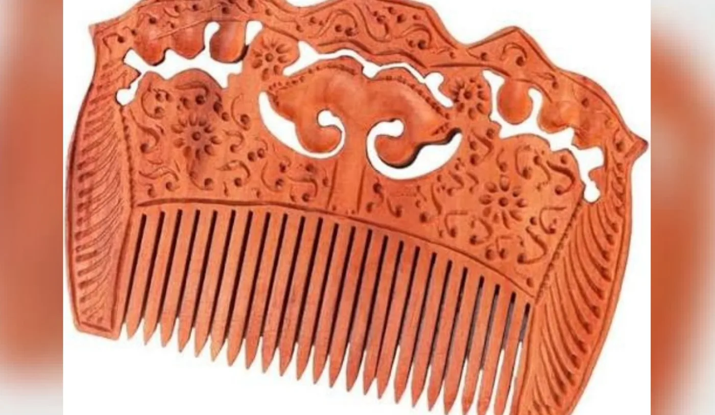Red sandalwood Hand-Carved Ergonomic Wooden Comb from the Arka Crimson catalogue